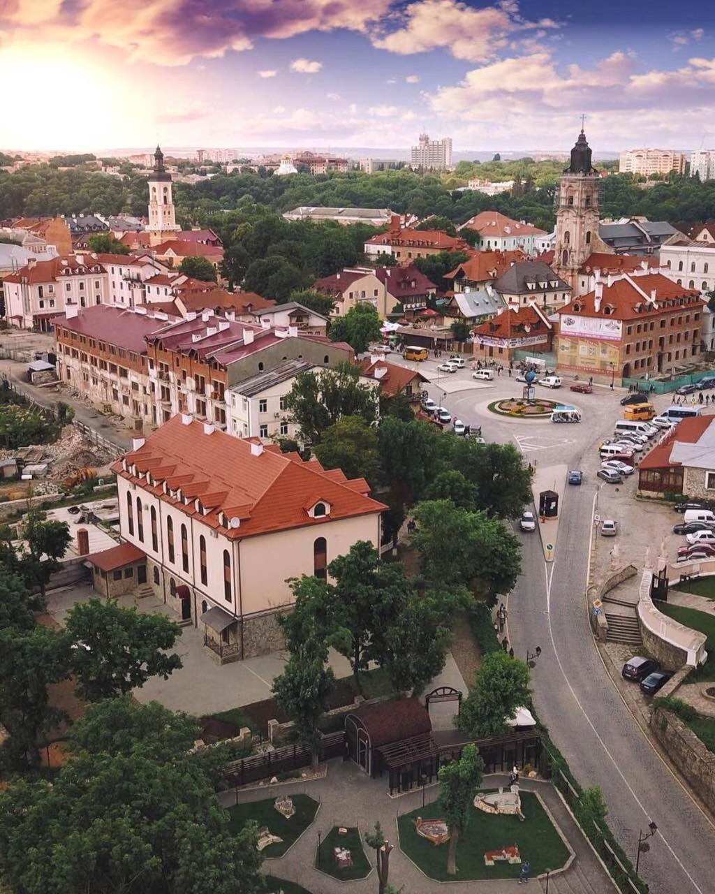 Апартаменты В Старом Городе Kamjanez-Podilskyj Exterior foto